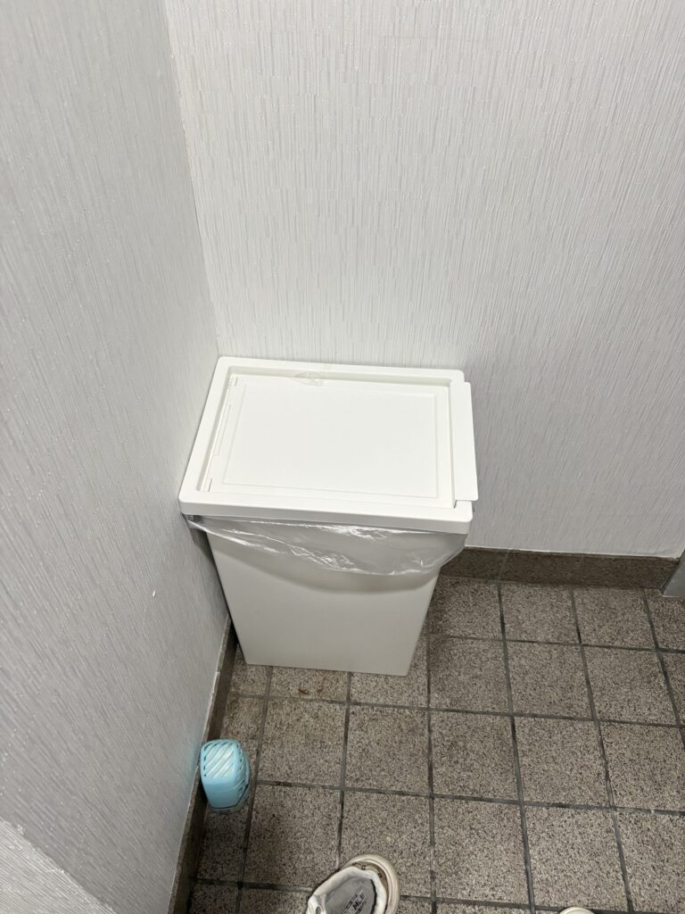 오사카 네코하우스 난바점 신발장